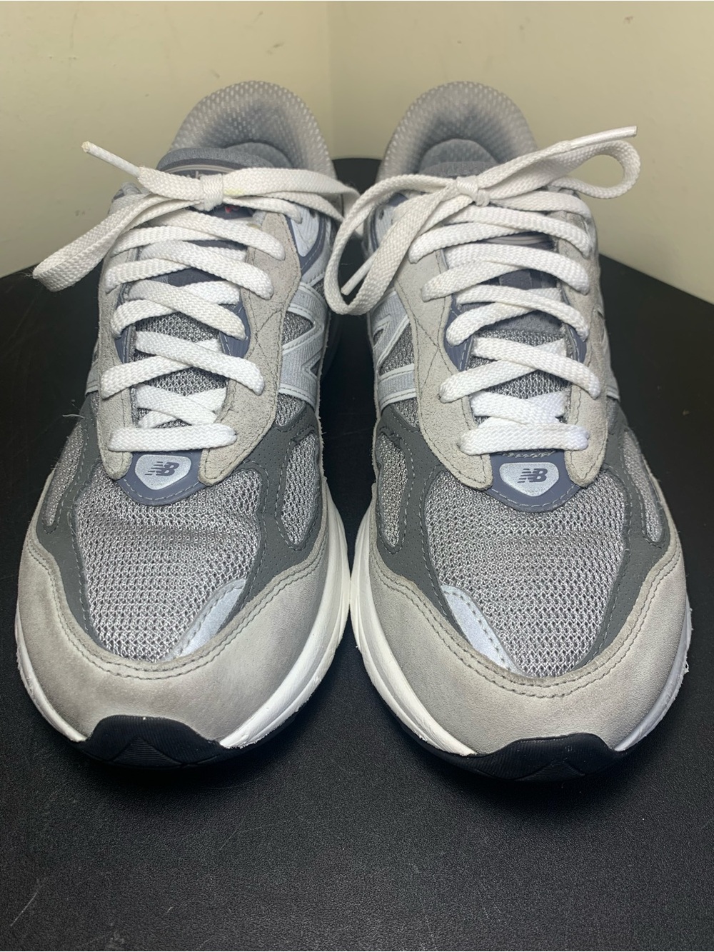 Men’s New Balance 990 v4 Sneakers (Size 7 US) Good Condition